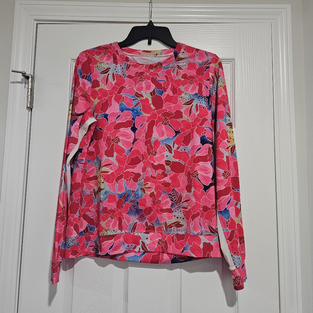 TAIL Outdoor Shirt Size Medium With Light Mesh Material Linned On Thè Sleeve